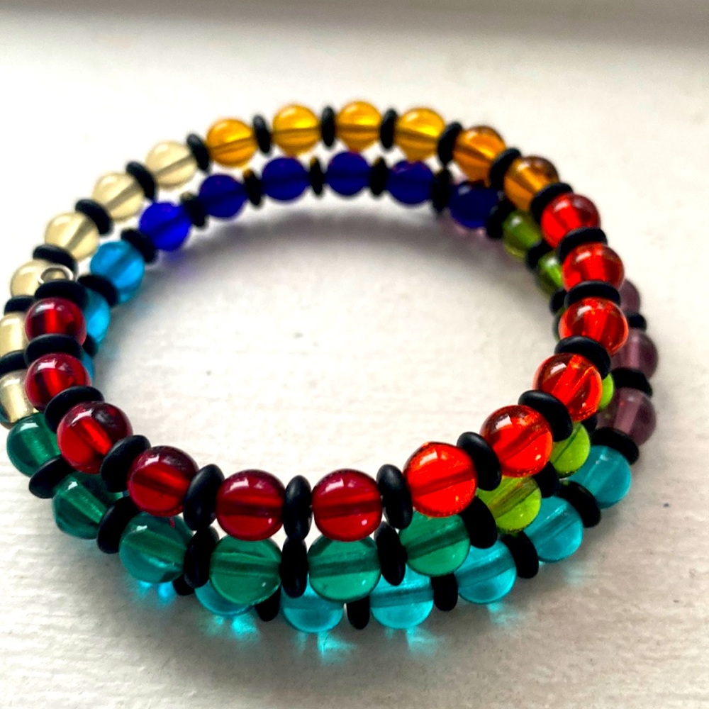 💐Colorful one size fits all wire coil bracelet beaded